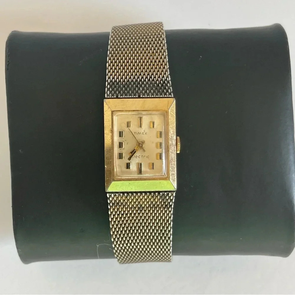 Vintage Women's Timex Electric watch. Gold face. Stainless steel back